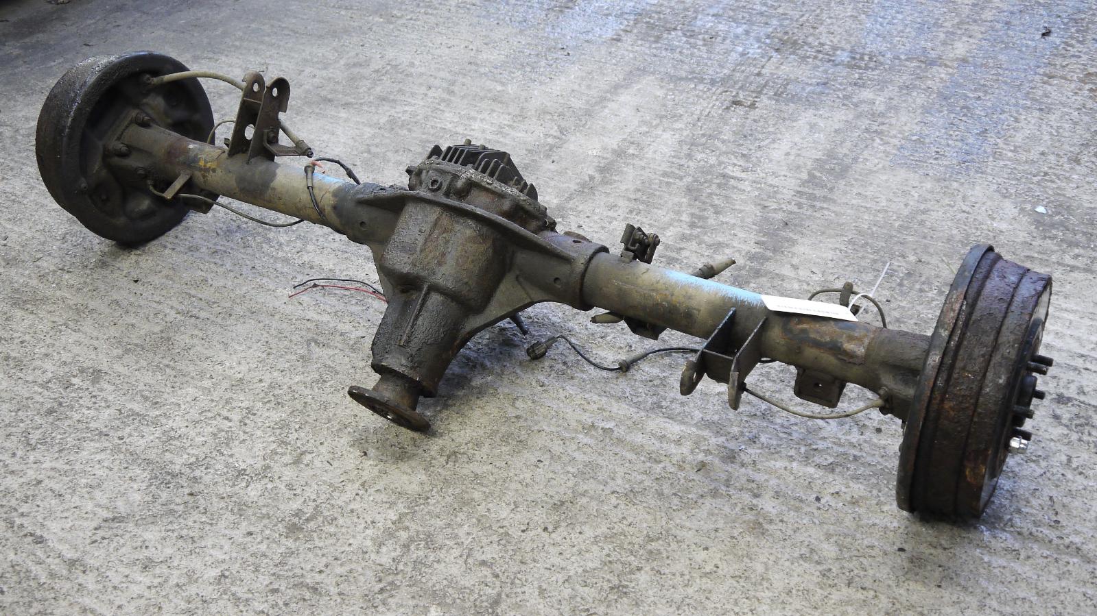 2006 NISSAN NAVARA D40 Rear Axle 3.692 Ratio With LSD 2.5 DCi On Drums